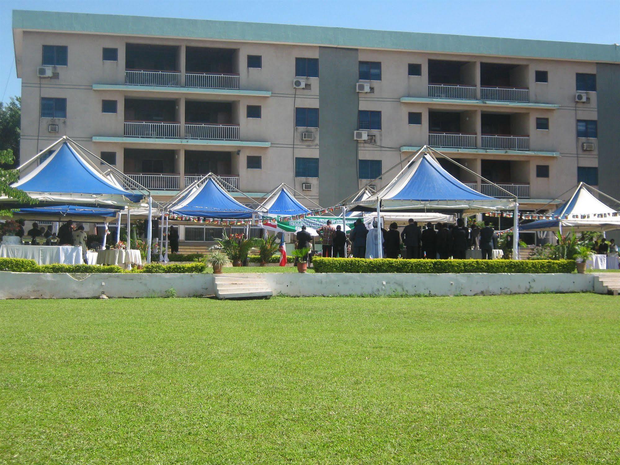 Hotel Azur ยาอุนเด ภายนอก รูปภาพ